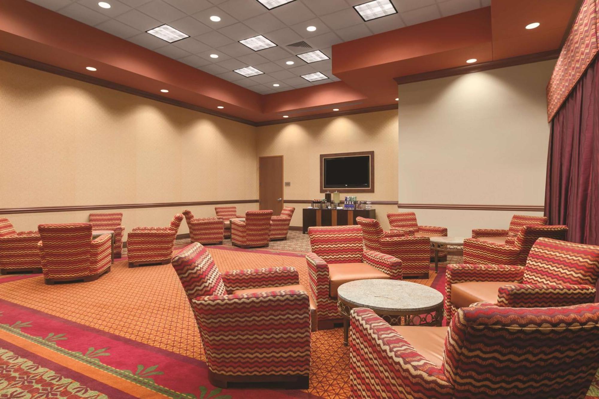 Embassy Suites Omaha- La Vista/ Hotel & Conference Center Exterior photo