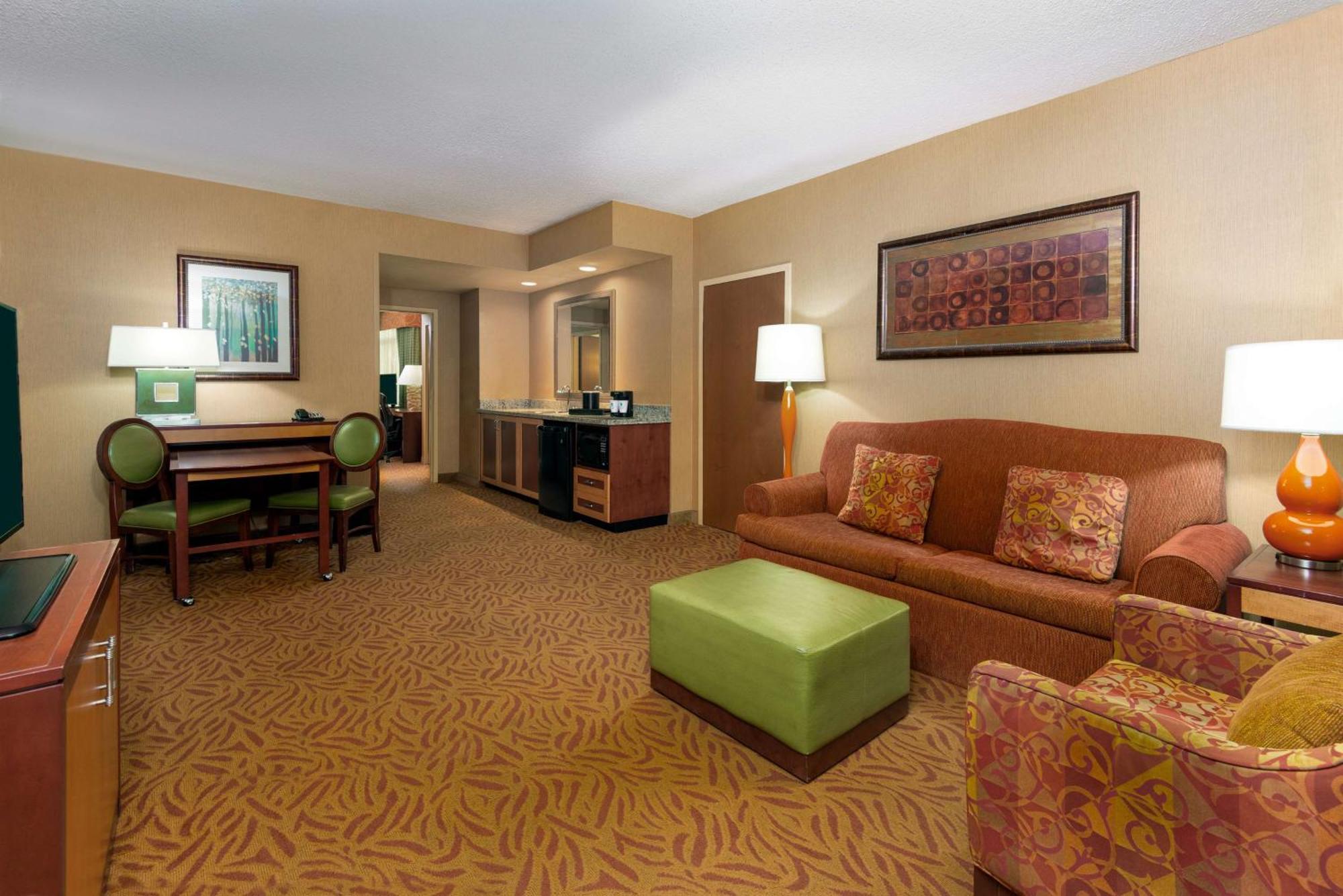 Embassy Suites Omaha- La Vista/ Hotel & Conference Center Exterior photo